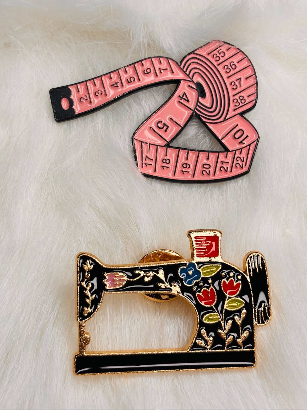 Sewing Lover Pin Set – Floral Sewing Machine & Pink Measuring Tape